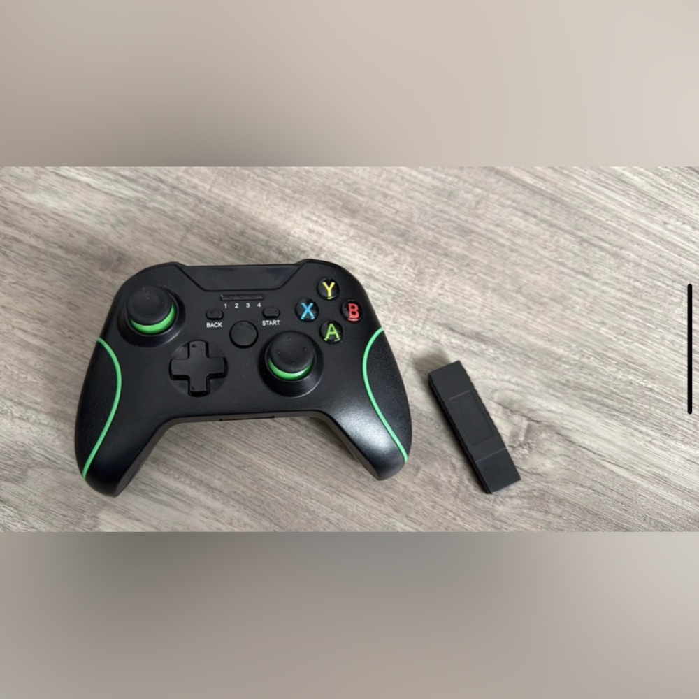 🌟NWOT! Xbox Wireless Black and Green Game Controller